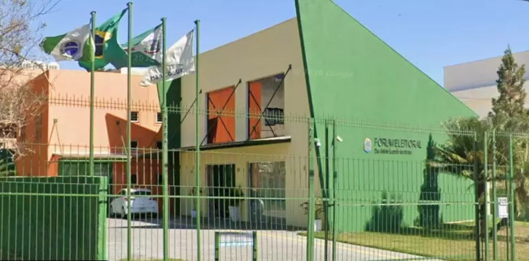 Justiça Eleitoral amplia horário de atendimento para regularização do título no Paraná
