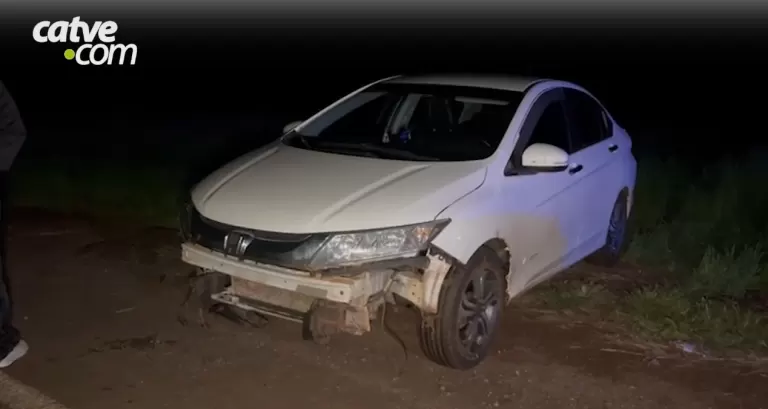 Mulher passa mal ao volante e sai da pista na BR-163