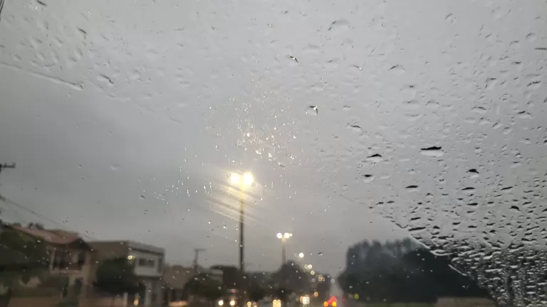 Inmet emite alerta de tempestade com risco de granizo para o Oeste do Paraná
