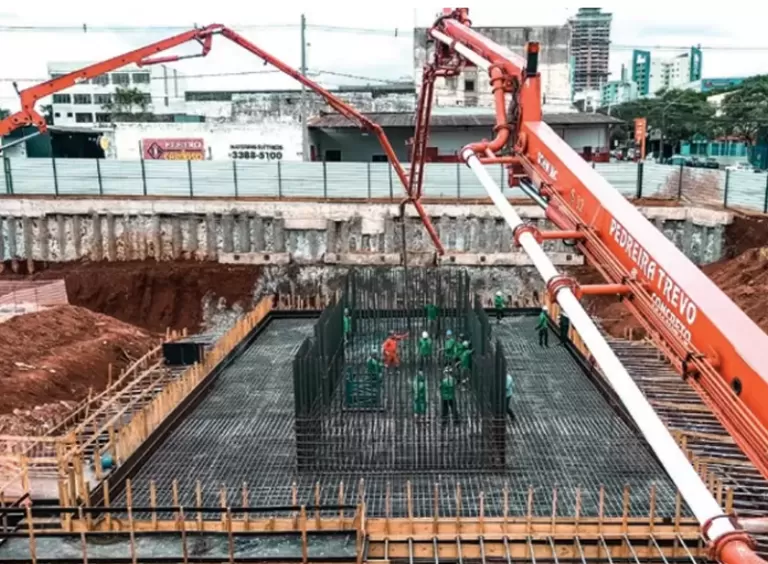 Fundações do maior prédio de Cascavel devoram 114 caminhões de concreto e 115 toneladas de gelo para “enraizar” colosso que emergirá a 150 metros de altura