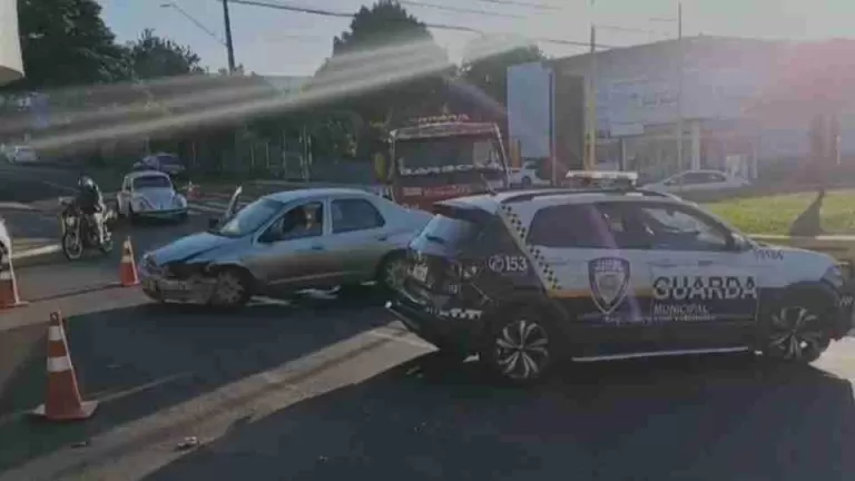 Motorista é preso por embriaguez ao volante após bater em mureta de rotatória em Toledo