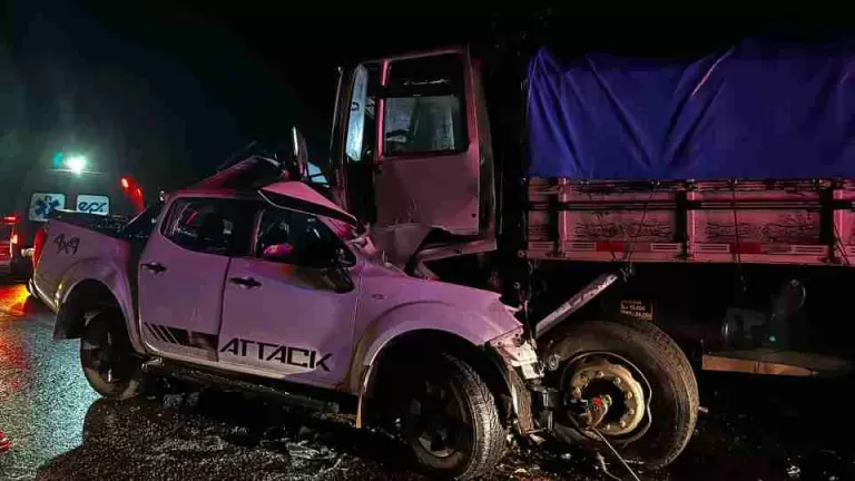 Grave acidente entre caminhonete e caminhão na BR-277 deixa vítima fatal