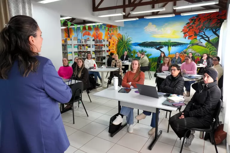 Mercedes inicia construção do Plano de Educação para a próxima década