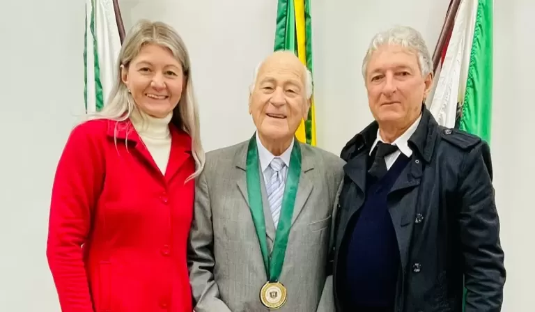 Professor Tarsizo de Oliveira recebe “Medalha de Honra ao Mérito” do Legislativo rondonense