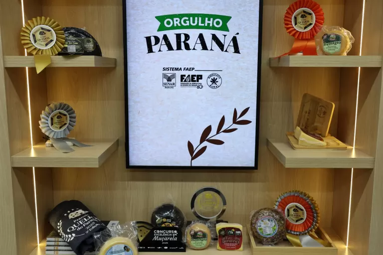 Projeto Orgulho Paraná expõe queijos medalhistas na sede do Sistema Faep
