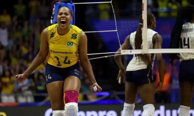 Brasil vence a Itália em batalha de cinco sets e segue invicto na Liga das Nações