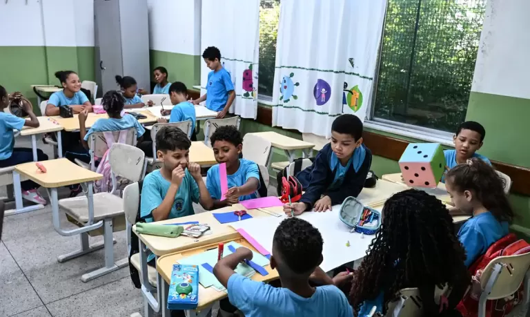 Governo fixa em R$ 5,1 mil novo piso nacional do magistério