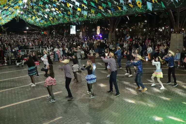 Festa junina e show de Humberto & Ronaldo celebram os 36 anos de emancipação política de Pato Bragado