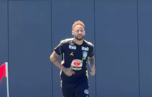 Neymar treina em campo às vésperas do duelo contra o Haiti