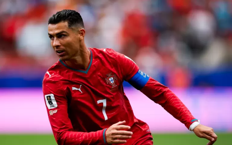 Cristiano Ronaldo se torna o primeiro jogador a marcar em seis Copas do Mundo