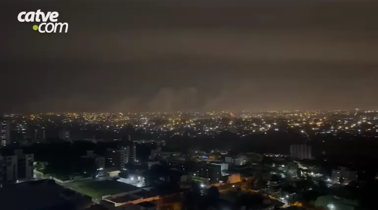 Hermanos em festa! Fogos iluminam o céu do Paraguai após classificação na Copa