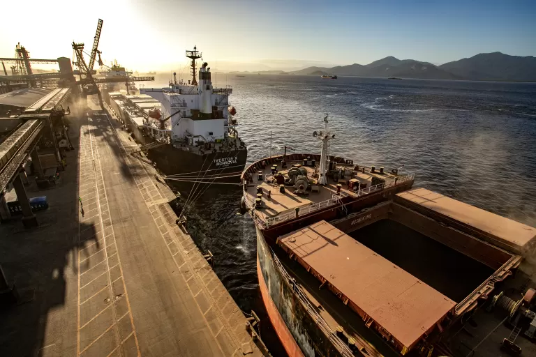 Máquinas e agronegócio impulsionam alta de 3,7% nas exportações do Paraná
