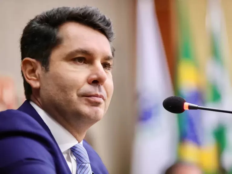 Deputado Alexandre Curi propõe lei para combater o racismo em estádios e eventos no Paraná