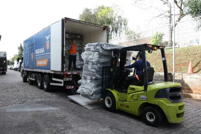 Defesa Civil Estadual envia ajuda humanitária para vítimas da chuva de granizo em Turvo