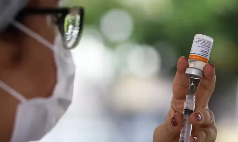 Vacinas contra covid-19 serão atualizadas contra novas variantes